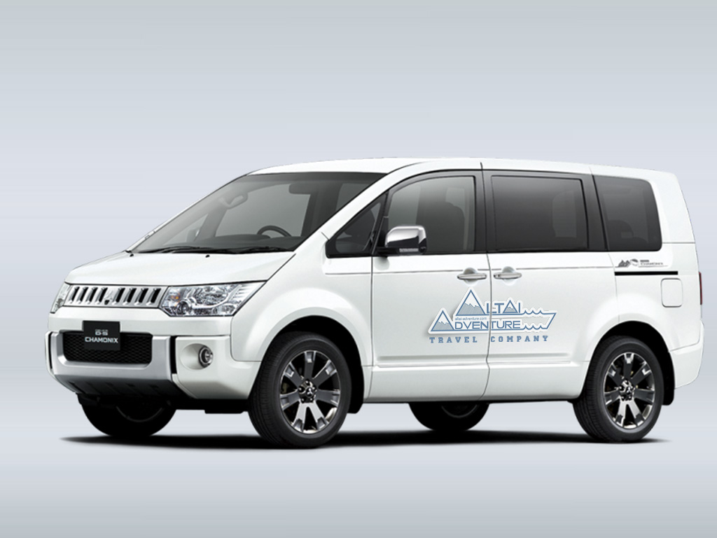 Minibus Mitsubishi Delica D5